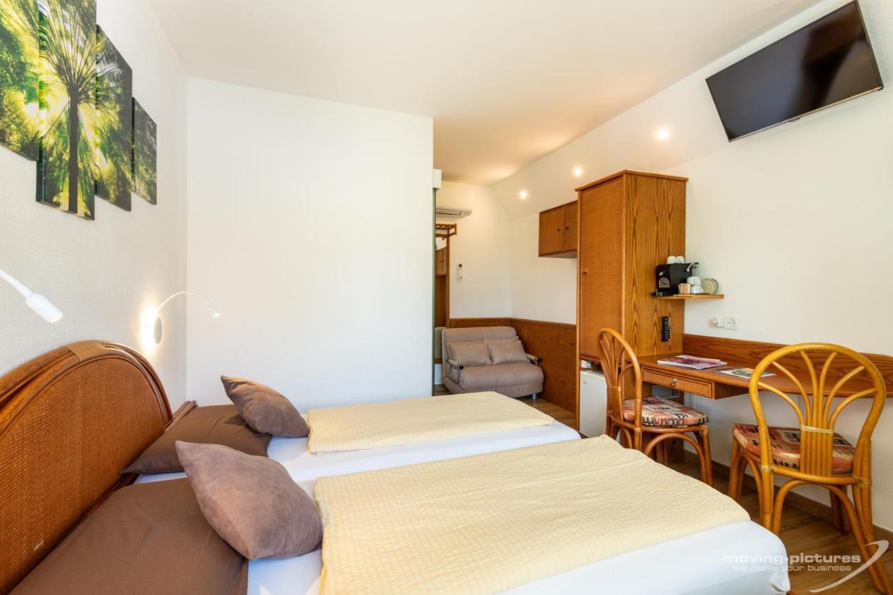 Bamboohouse Motel Riazzino ภายนอก รูปภาพ