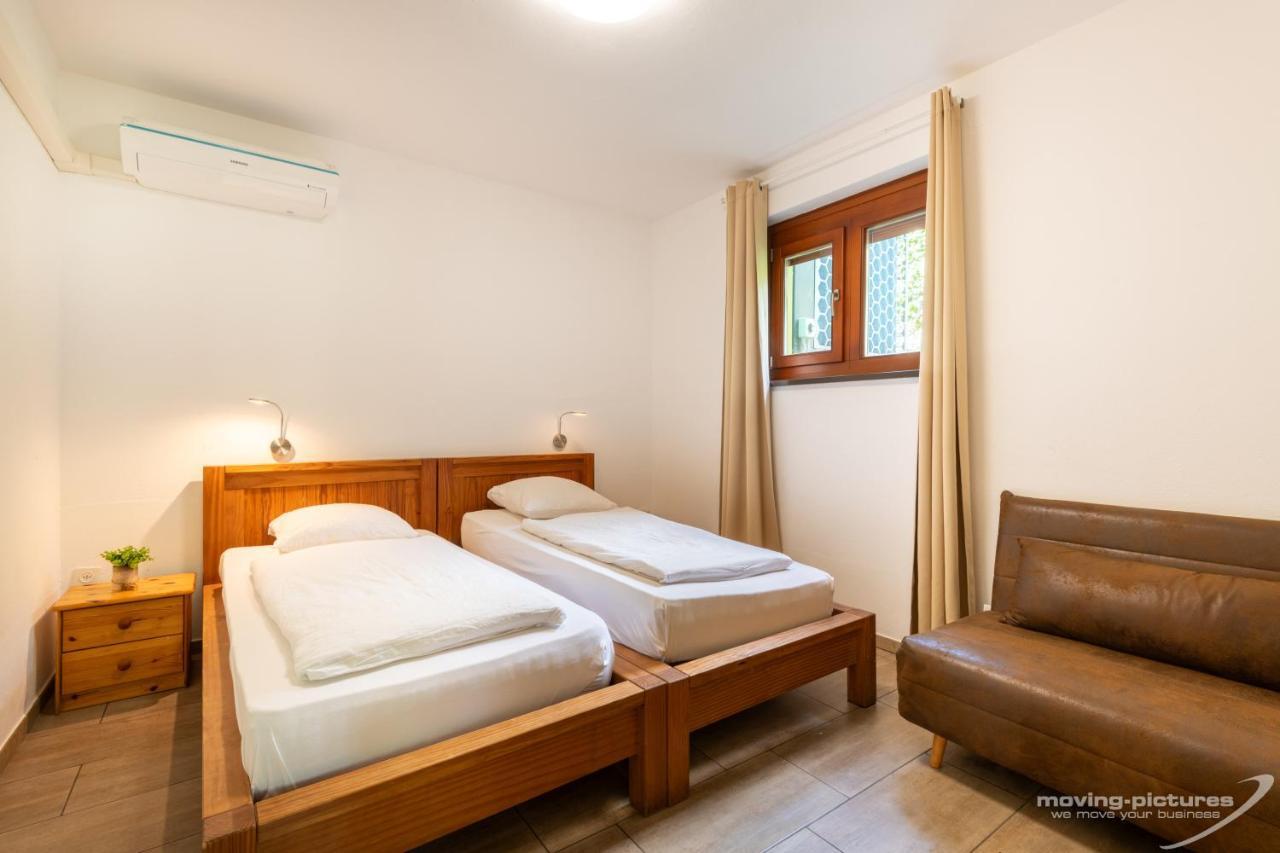 Bamboohouse Motel Riazzino ภายนอก รูปภาพ